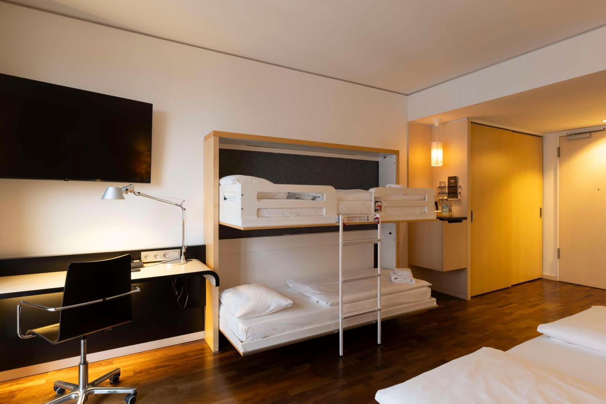 Hotel Scandic Potsdamer Platz 4*